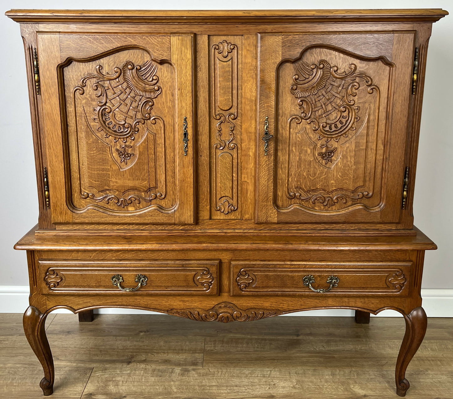 Cabinet Vintage French Louis XIV Style Oak Sideboard Carved Cupboard LOT 6266
