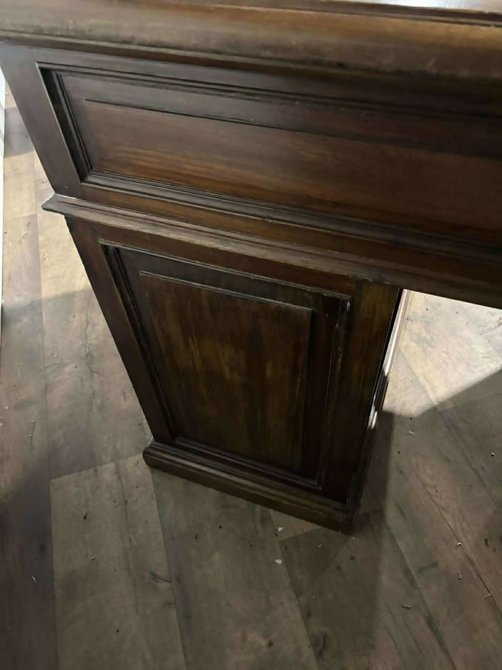 Antique Continental Oak Knee Hole Deskn