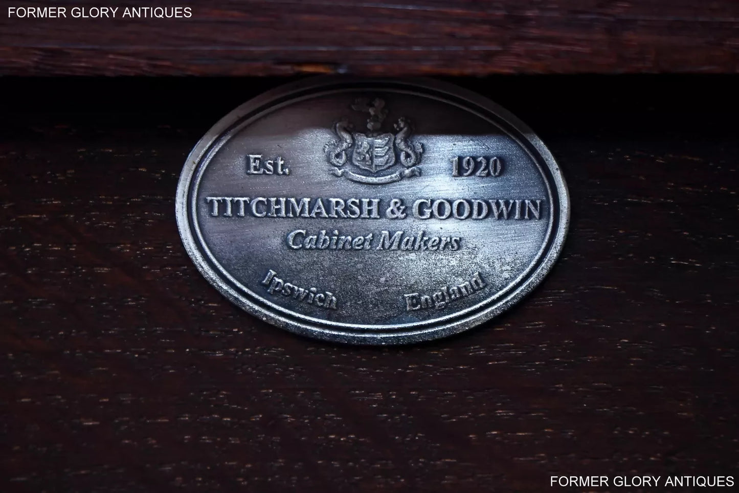 A TITCHMARSH AND GOODWIN SOLID OAK TAVERN SEAT / SETTLE / PEW / HALL ARMCHAIR / BENCH.