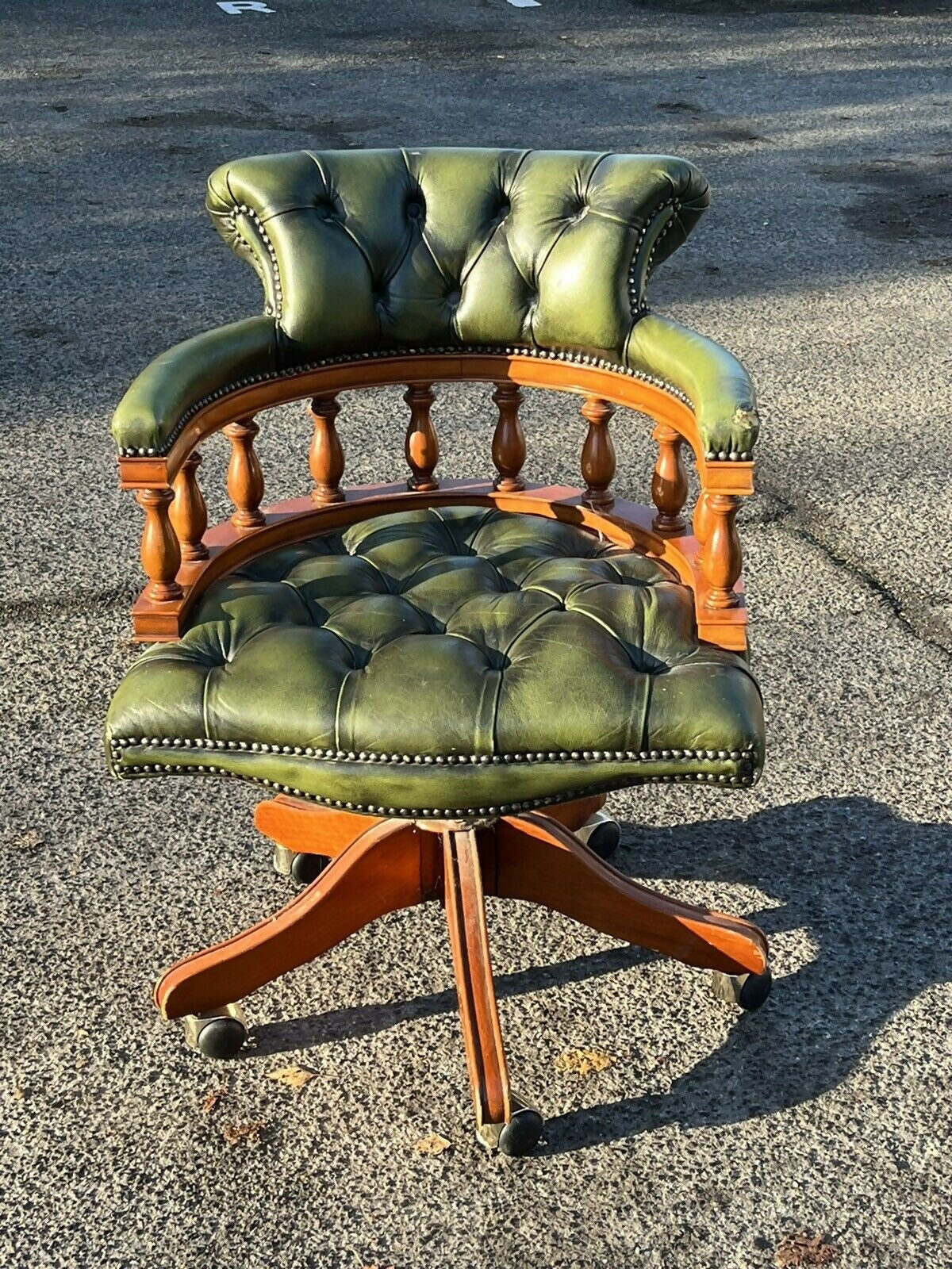 Captains Chair, Green Leather Buttoned Back Swivel Desk Chair