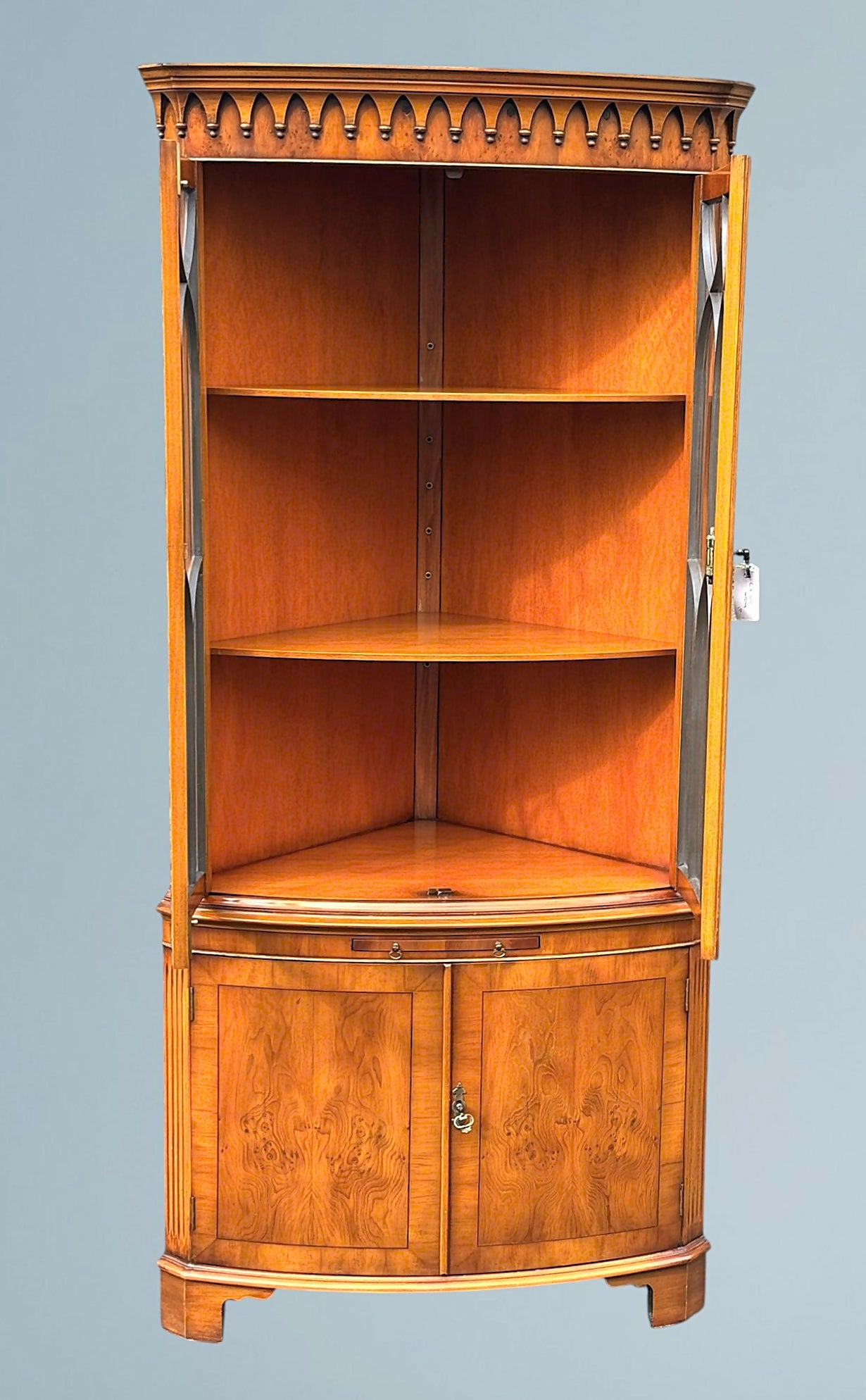 Yew Wood Corner Cabinet / Corner Cupboard Reprodux Bevan Funnel