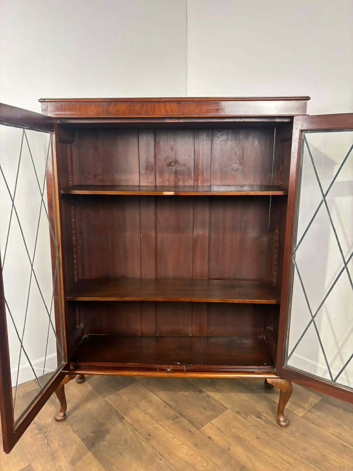 Early 20th Century Mahogany Bookcase on Queen Anne Legs