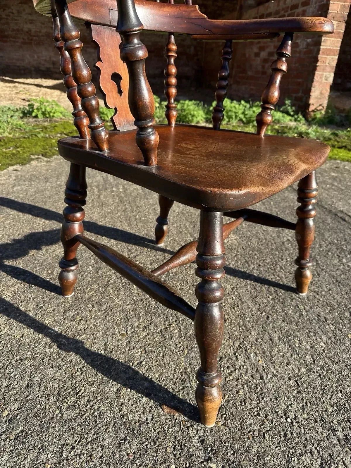 Antique Early 19th Century English Oak And Elm Broad Arm Windsor Chair