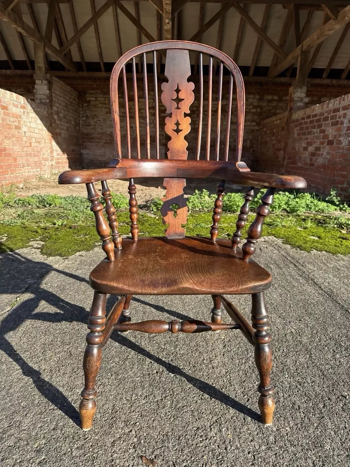 Antique Early 19th Century English Oak And Elm Broad Arm Windsor Chair