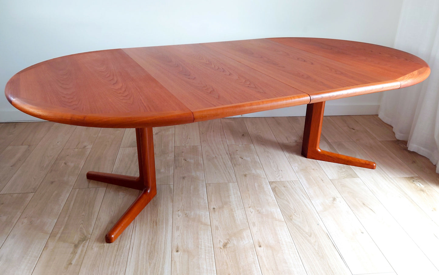 Mid century retro Danish round dining table