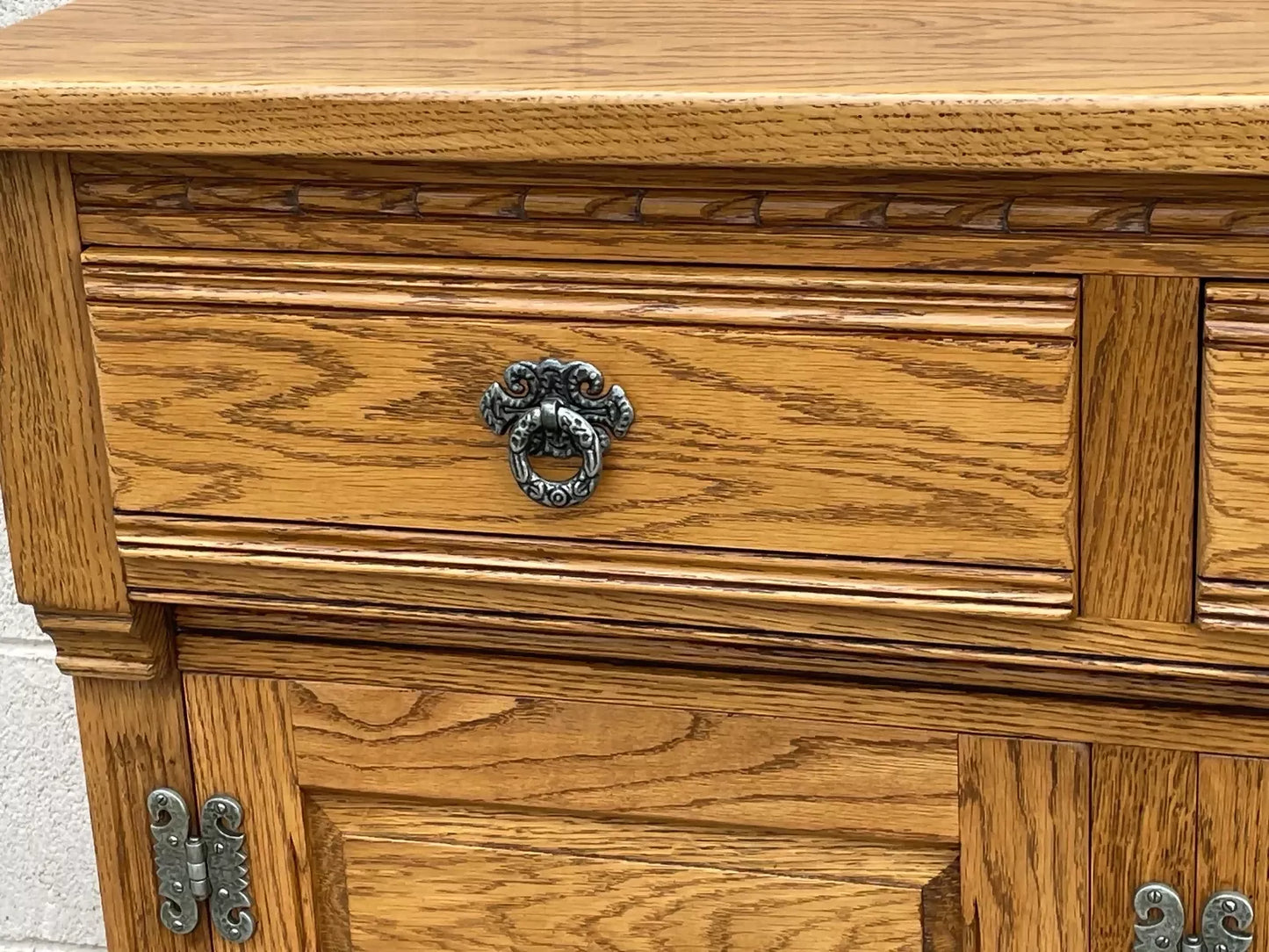 A WOOD BROTHERS OLD CHARM VINTAGE CARVED OAK SIDEBOARD / DRESSER BASE.