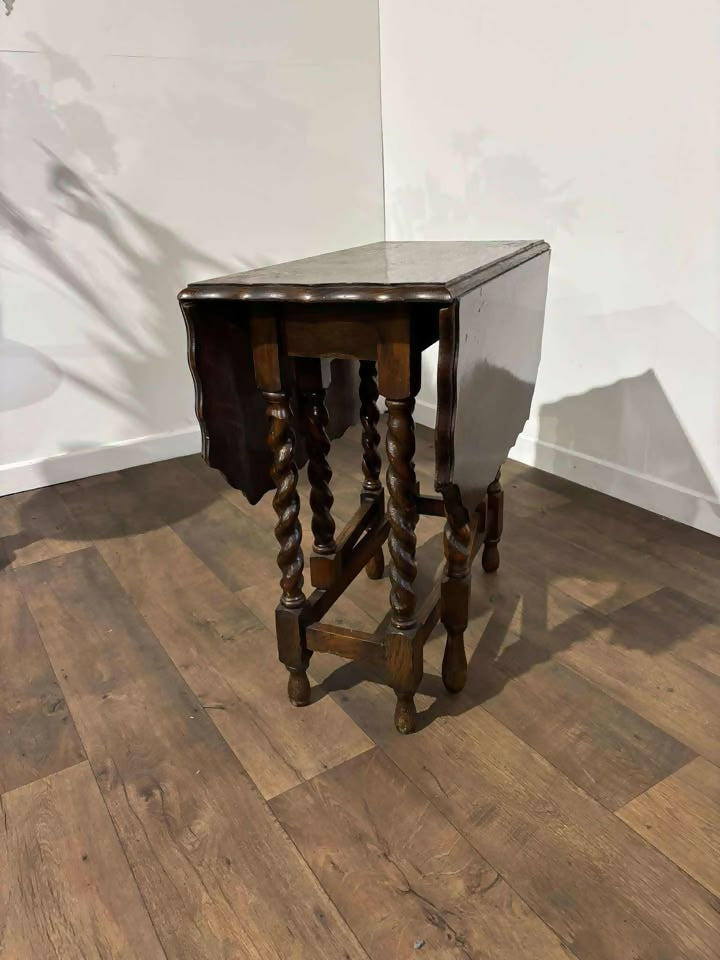 Vintage Oak Gateleg Table with Pie Crust Edge