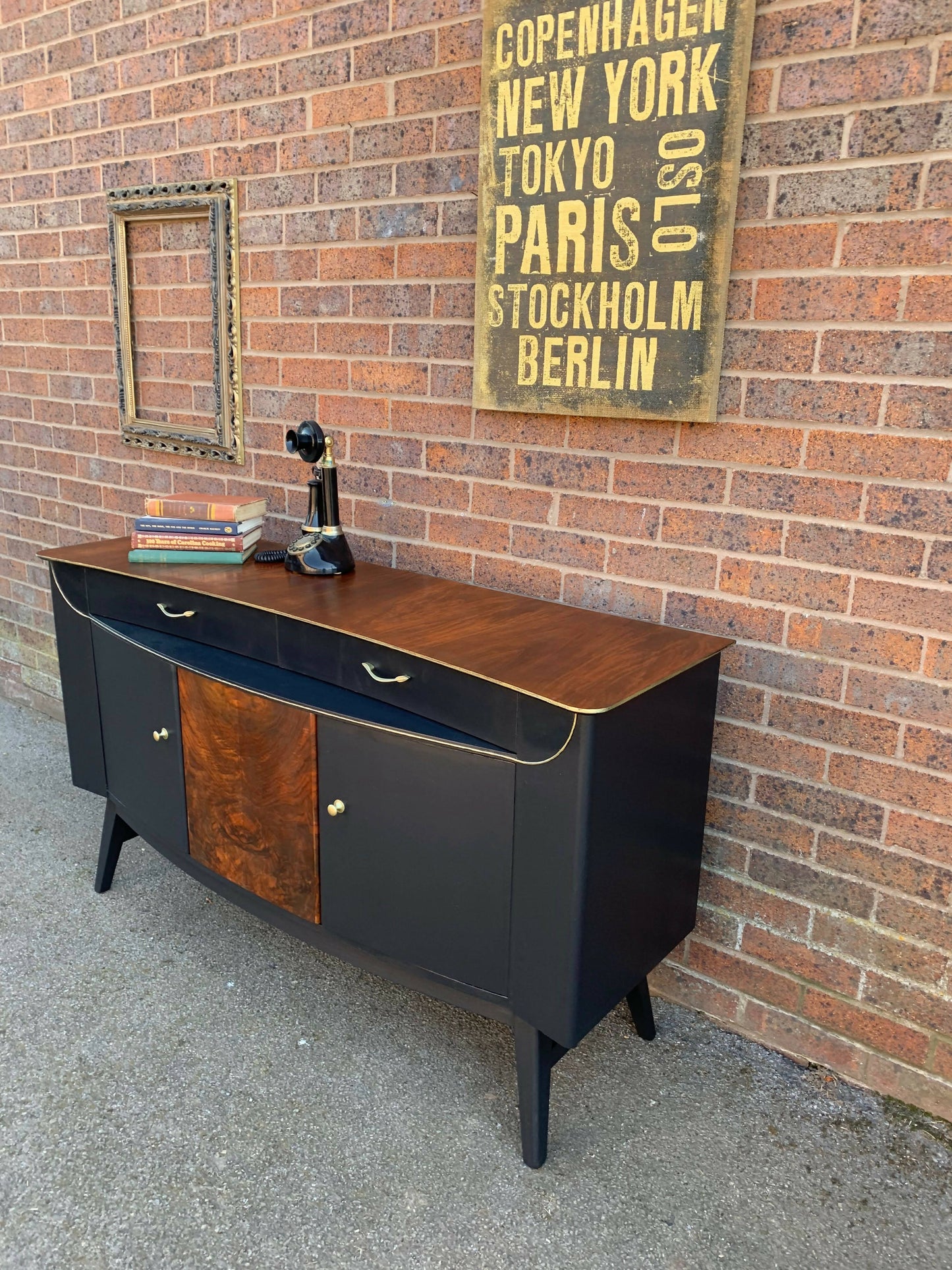 VINTAGE MID CENTURY MODERN BLACK BEAUTILITY SIDEBOARD WITH FABULOUS SIDE DRINKS CABINET