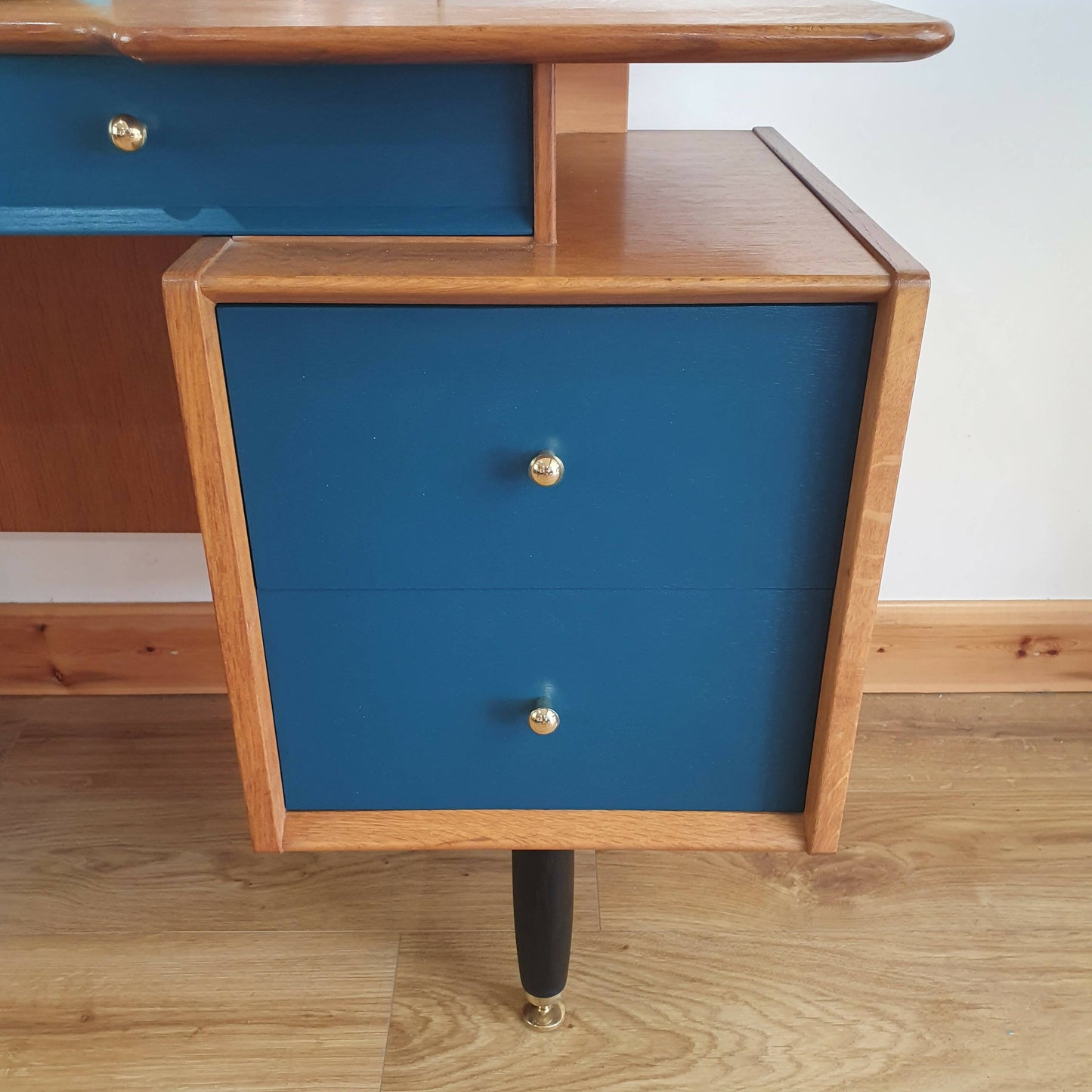 G Plan Dressing Table, Librenza Range By Gomme In The 1950s, 5 Drawers, 3 Mirrors, Solid Light Oak With Teal Accents On Elegant Black Legs