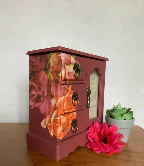 Floral pink jewellery box, jewellery wardrobe