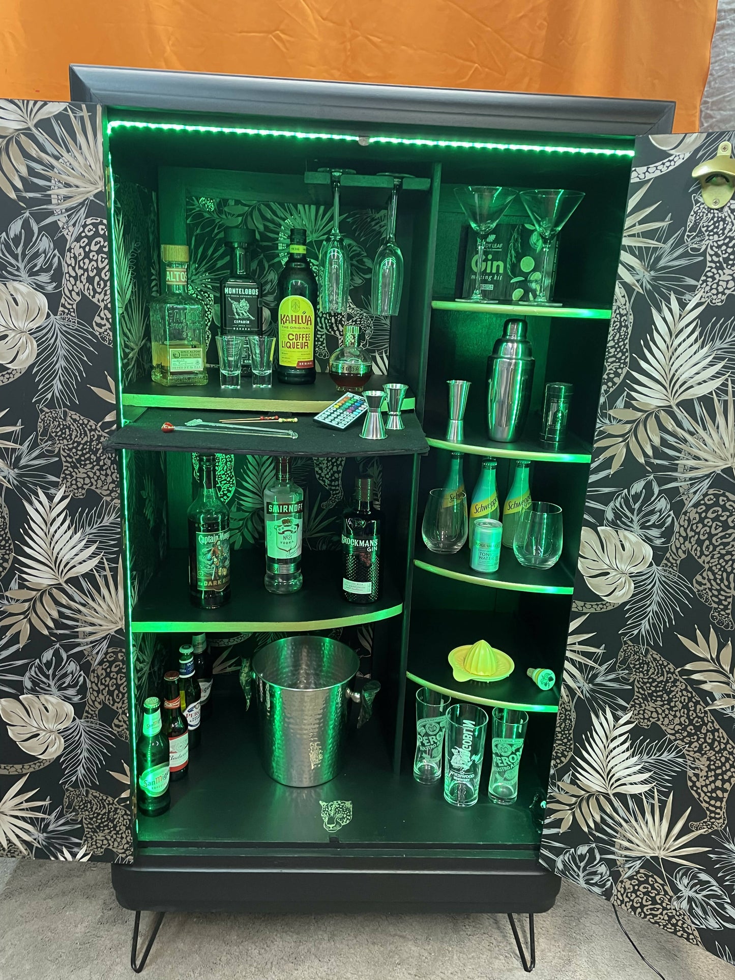 Drinks / Cocktail Cabinet