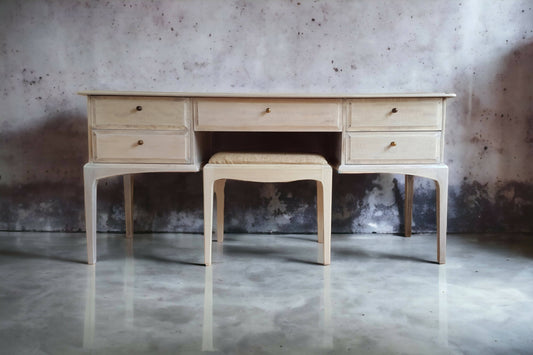 Stag minstrel dressing table in a whitewash, natural wood, rustic weathered finishing.