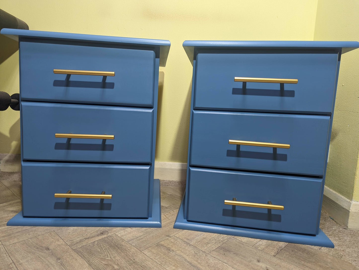 Bedside cabinets