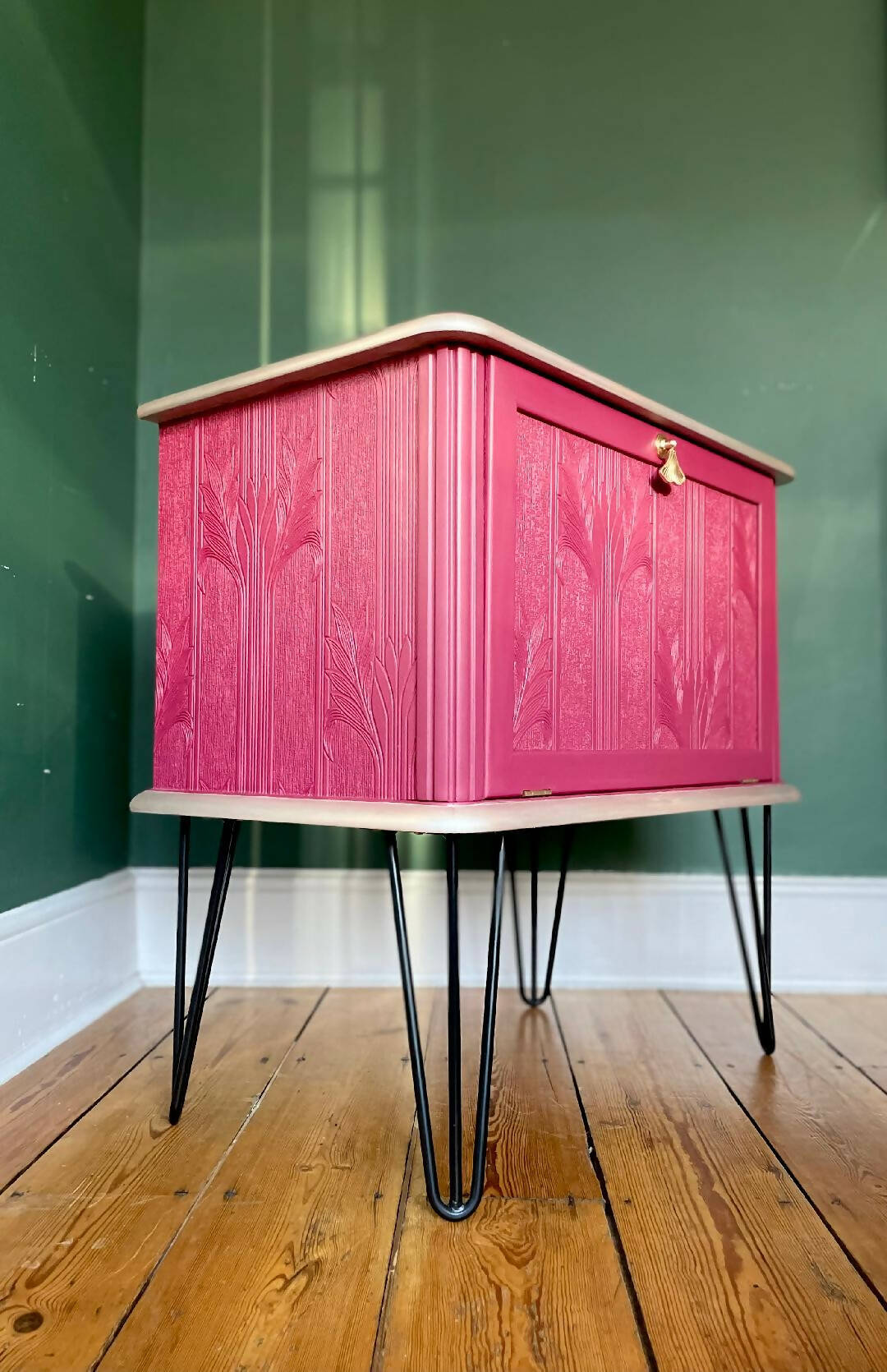 Hand Painted Crimson Vintage/Modern Style Drinks Cabinet