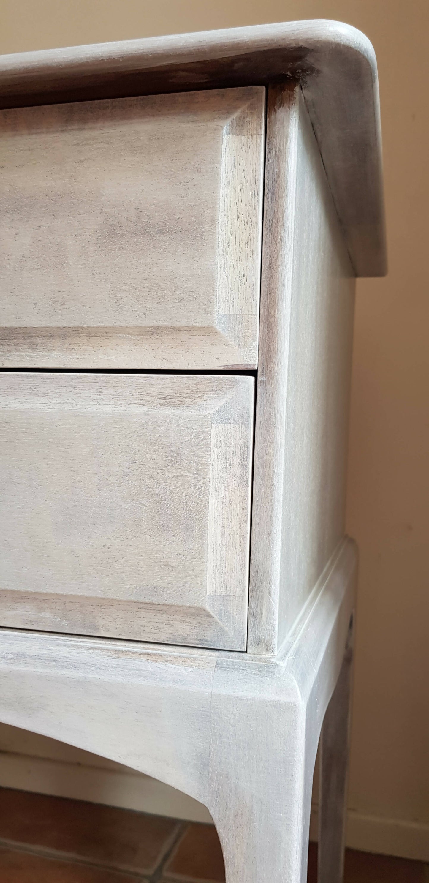 Stag minstrel dressing table in a whitewash, natural wood, rustic weathered finishing.