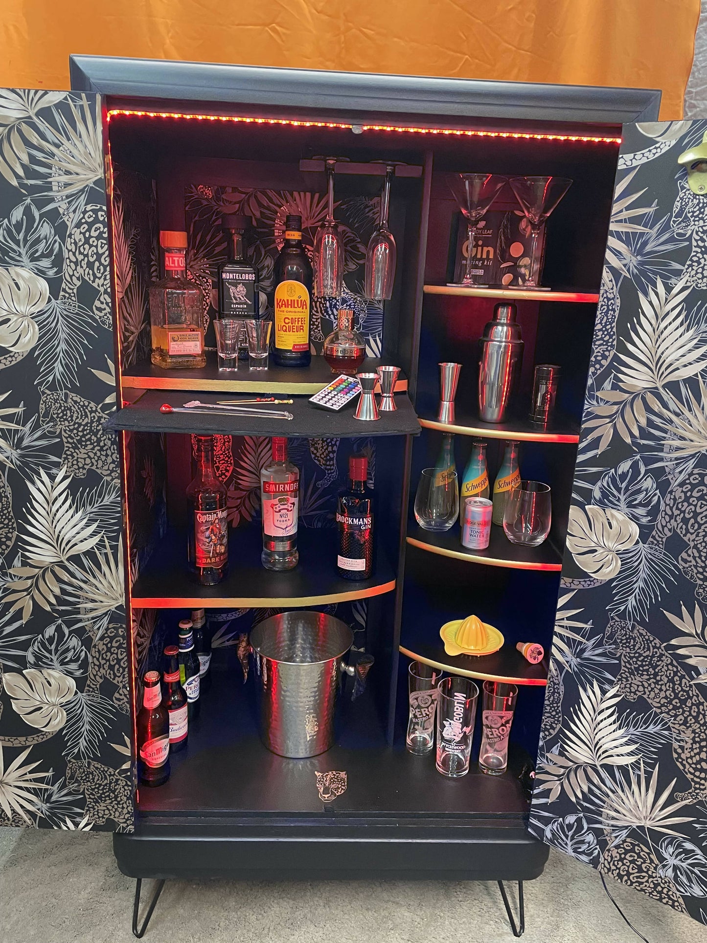 Drinks / Cocktail Cabinet