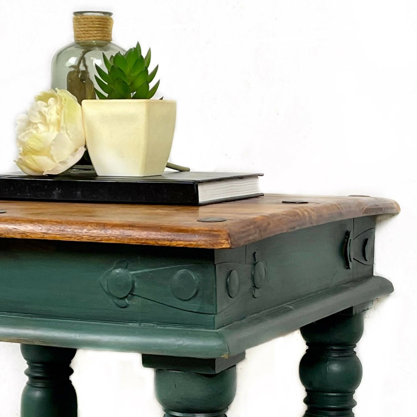Green Lamp Vintage Table