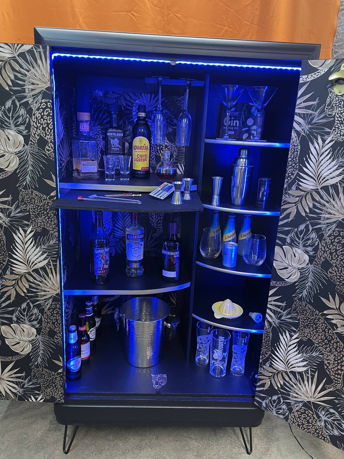 Drinks / Cocktail Cabinet