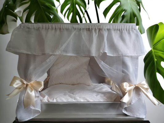 LUXURIOUS FOUR POSTER DOG BED