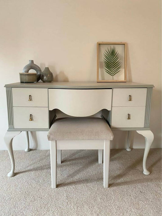 *STOCK CLEARANCE* Lawrencia Queen Anne Style Desk/Dressing Table