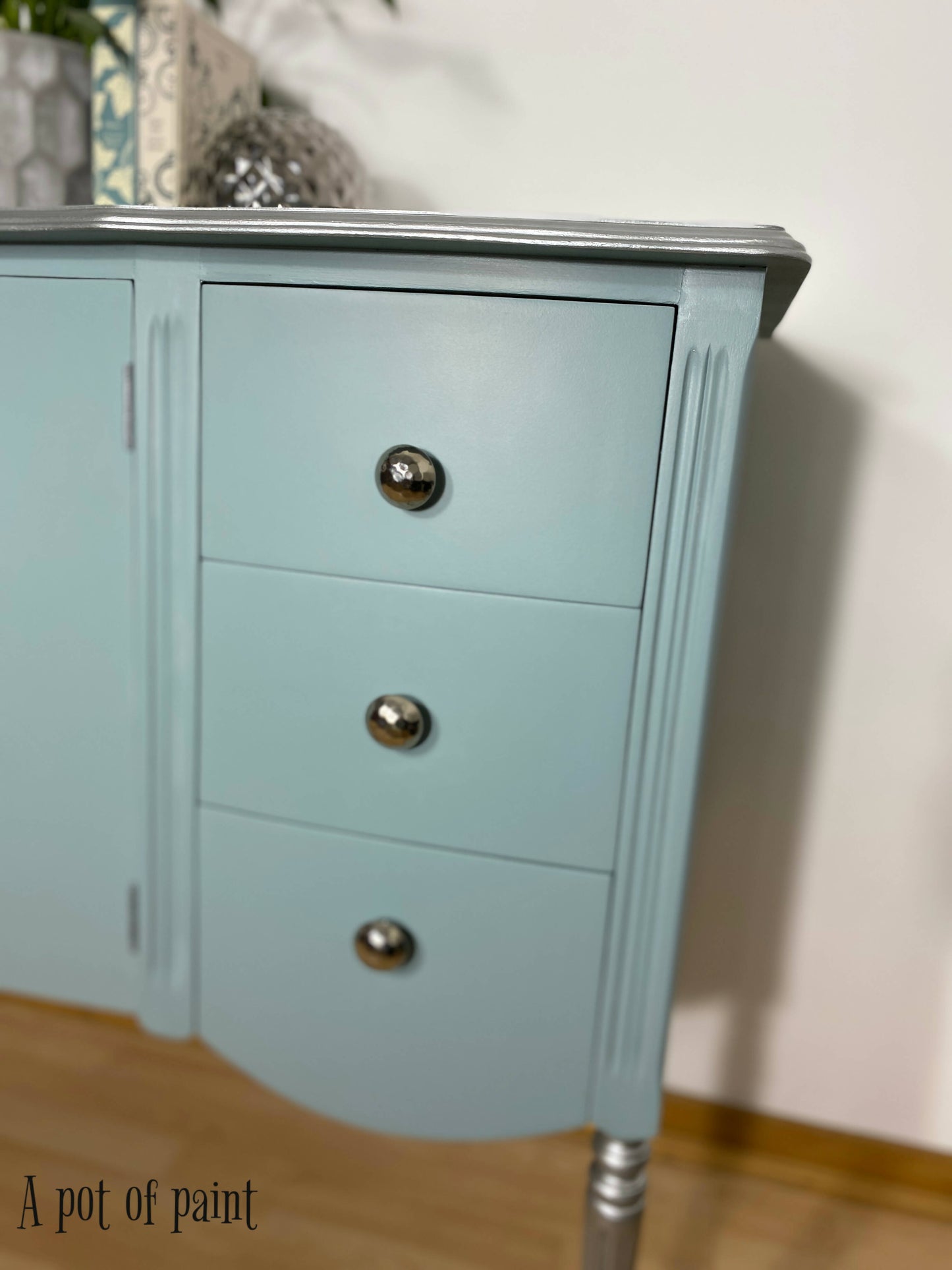 Vintage sideboard / drinks cabinet