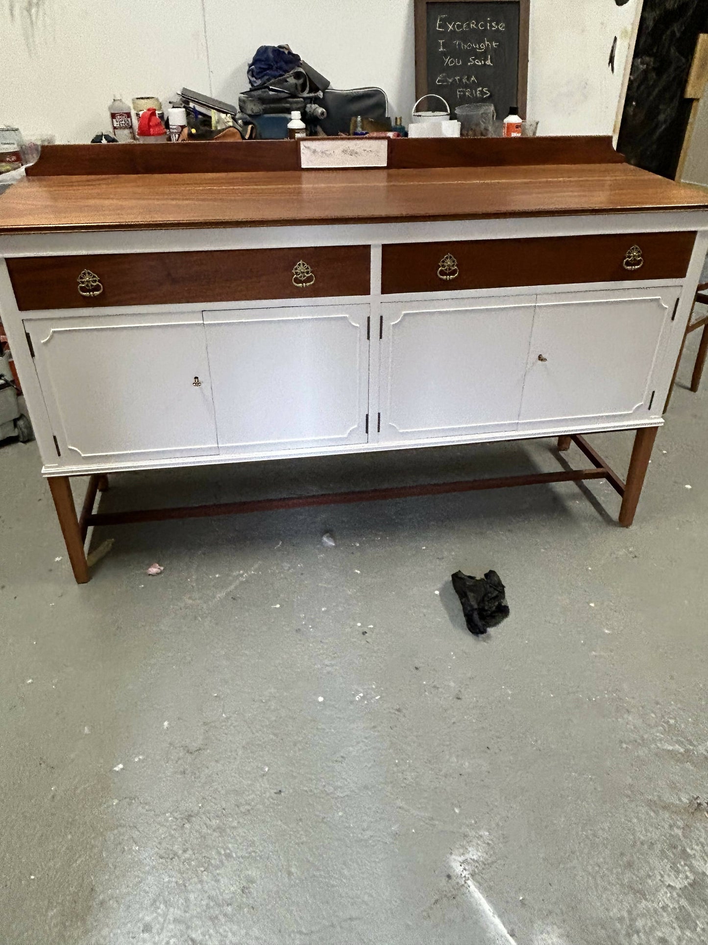 Sideboard/cabinet