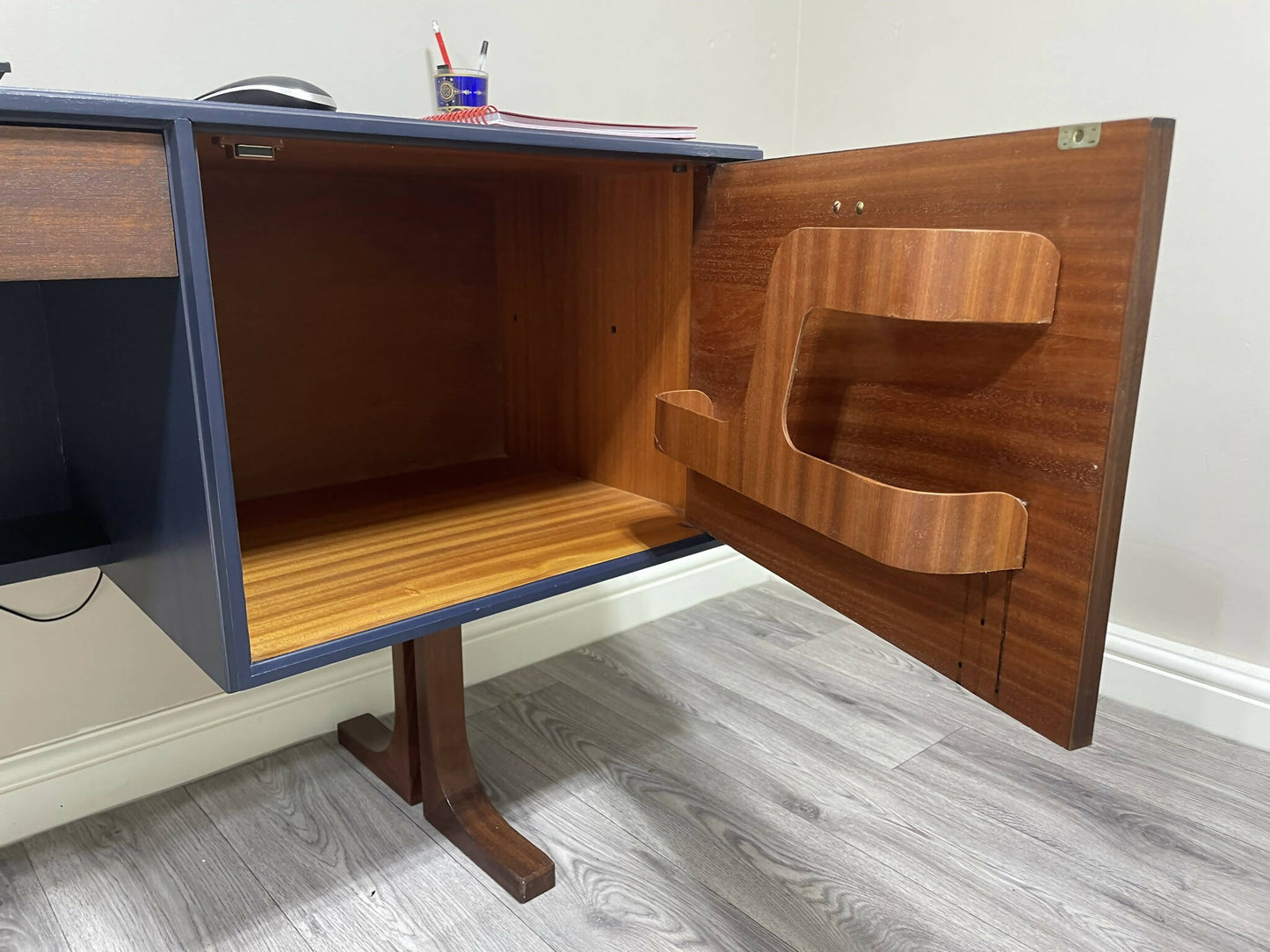 Mid Century Sideboard / Cabinet