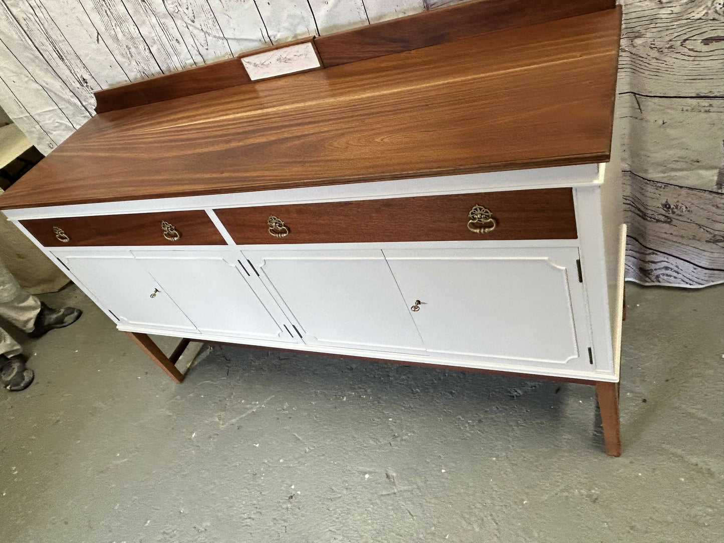 Sideboard/cabinet