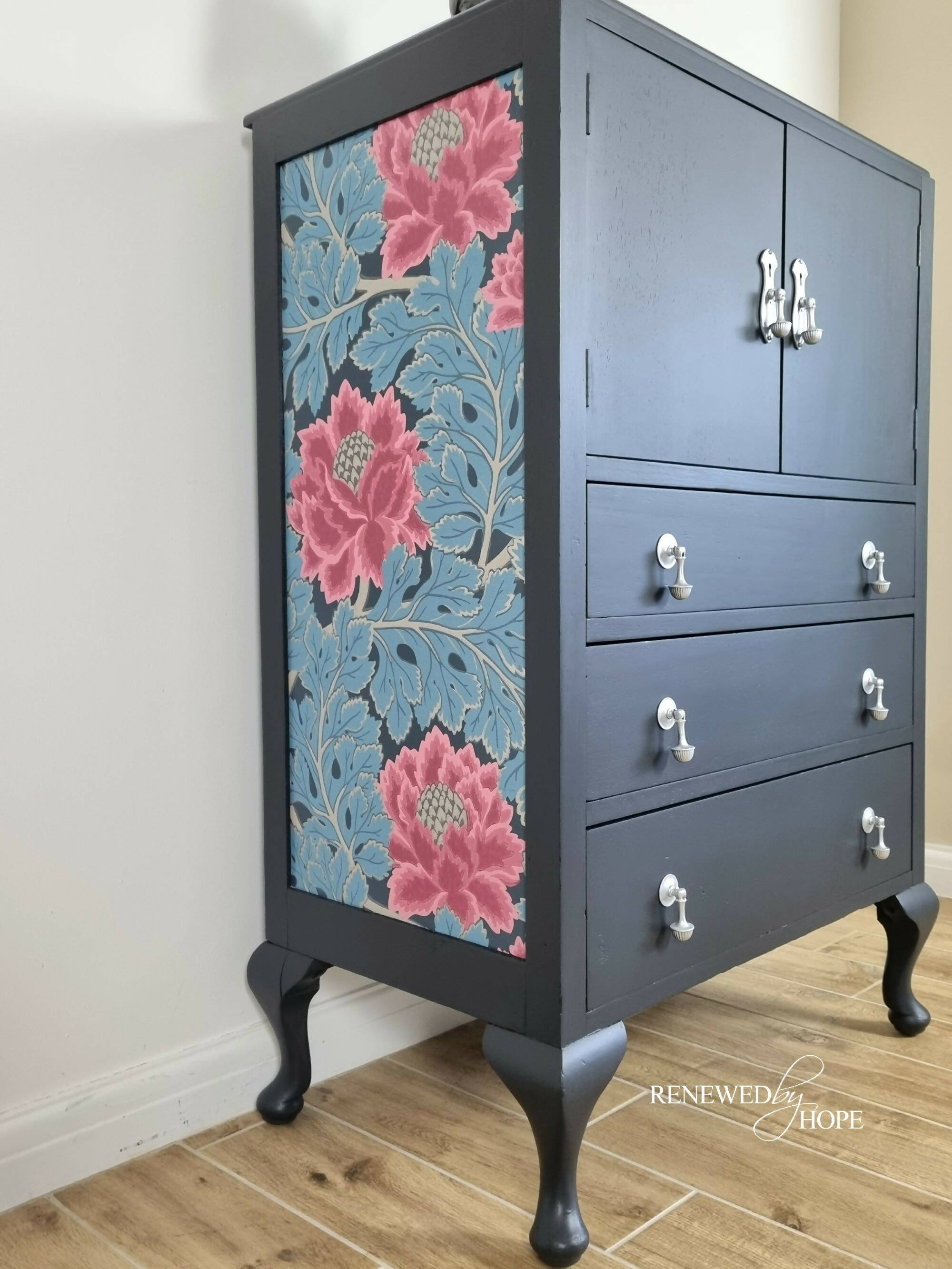 Tall linen store cabinet with drawers