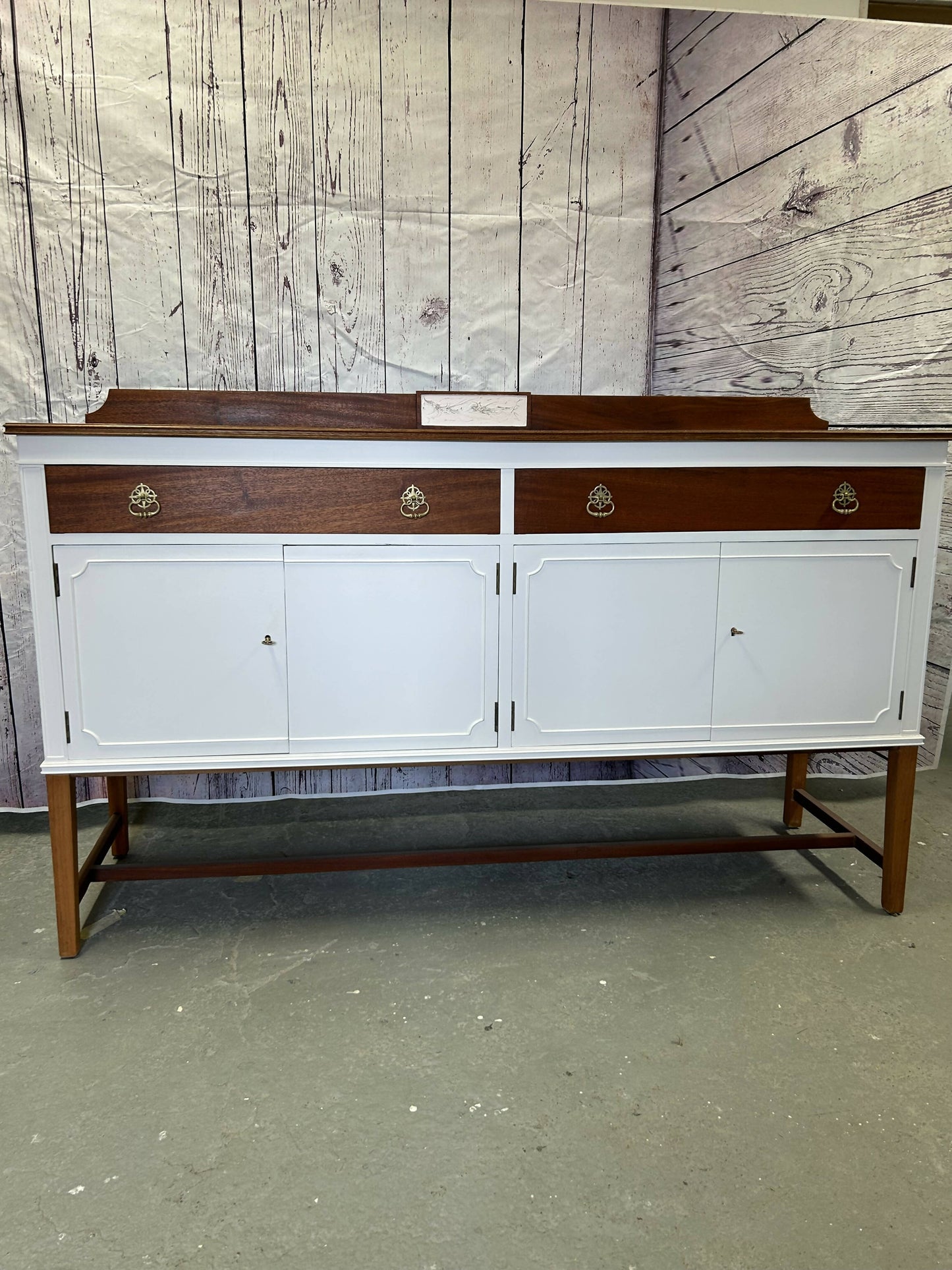 Sideboard/cabinet