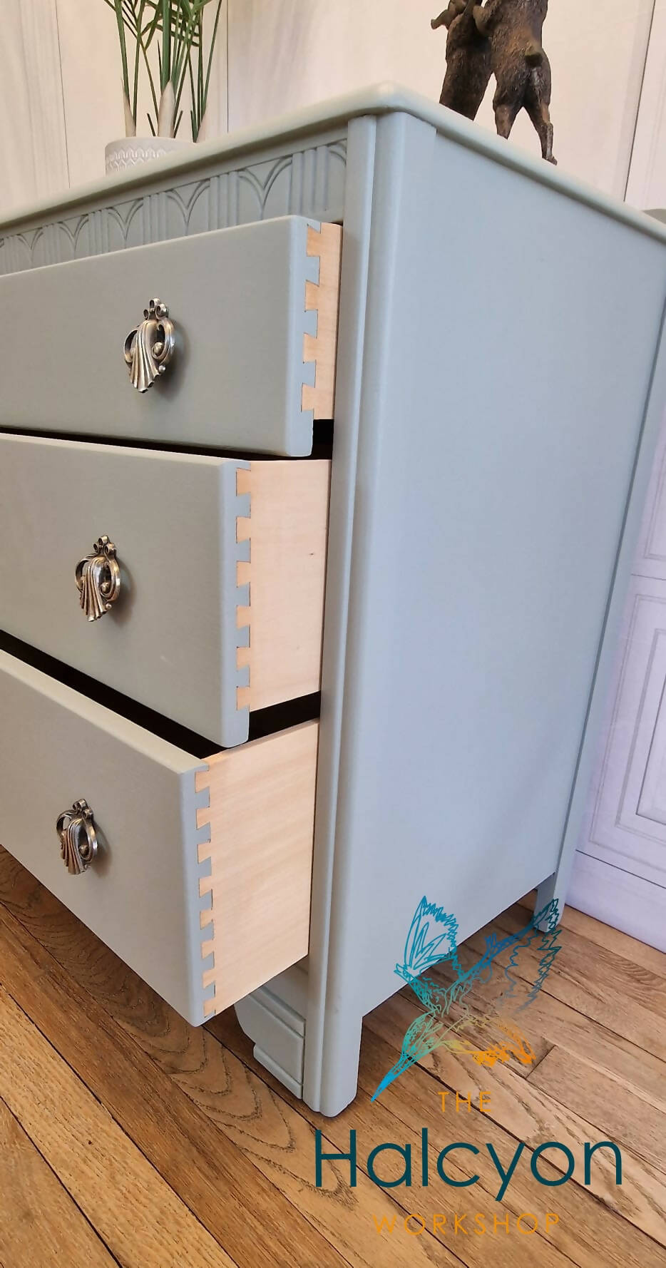 Harris Lebus 3 drawer chest of drawers