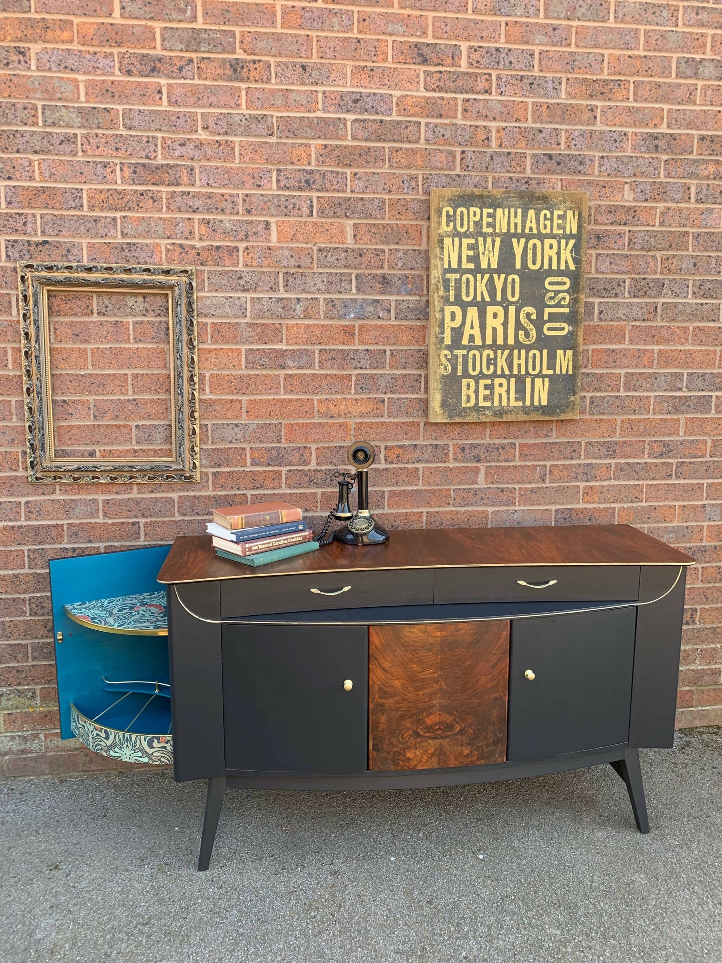 VINTAGE MID CENTURY MODERN BLACK BEAUTILITY SIDEBOARD WITH FABULOUS SIDE DRINKS CABINET