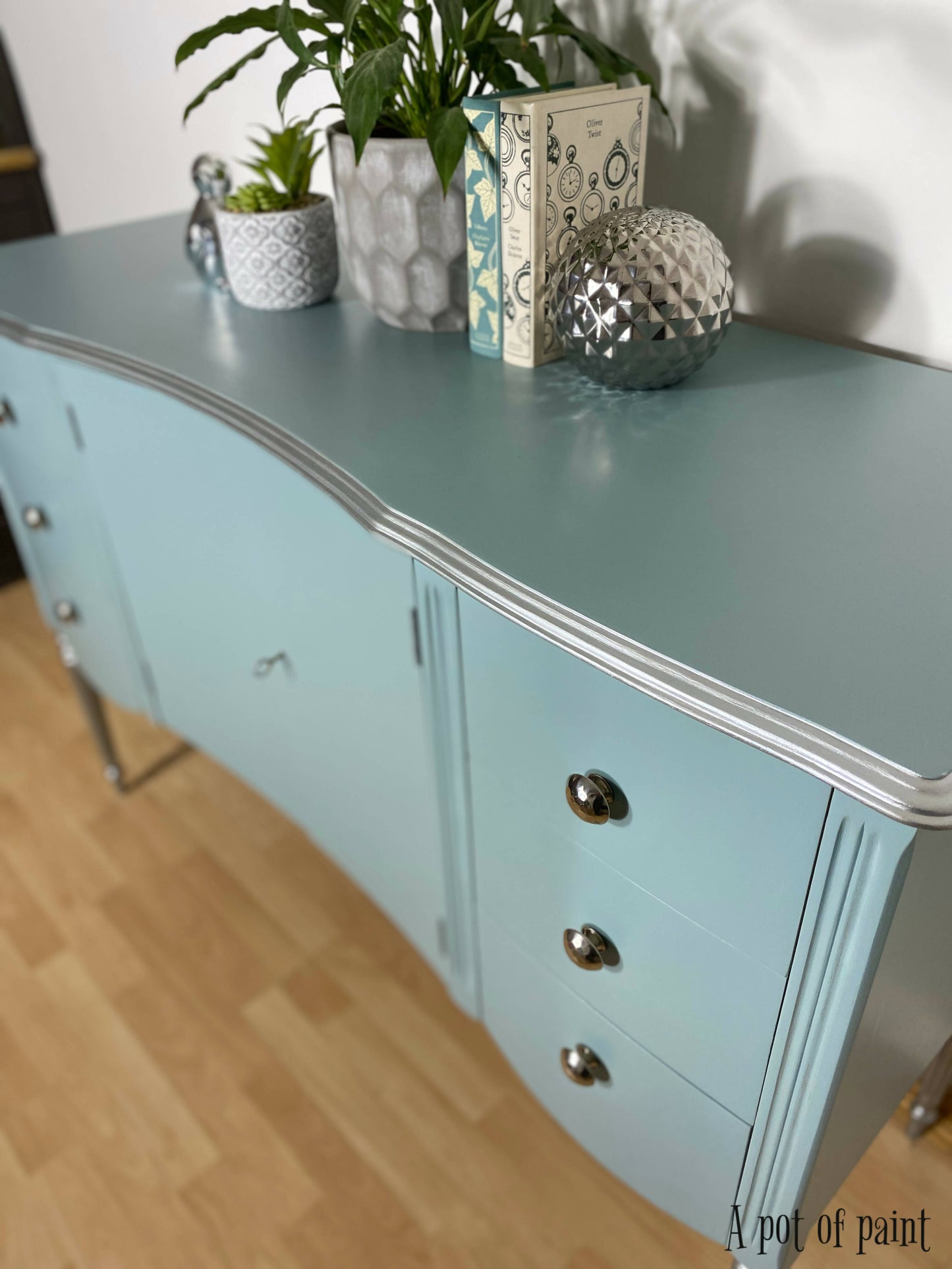 Vintage sideboard / drinks cabinet