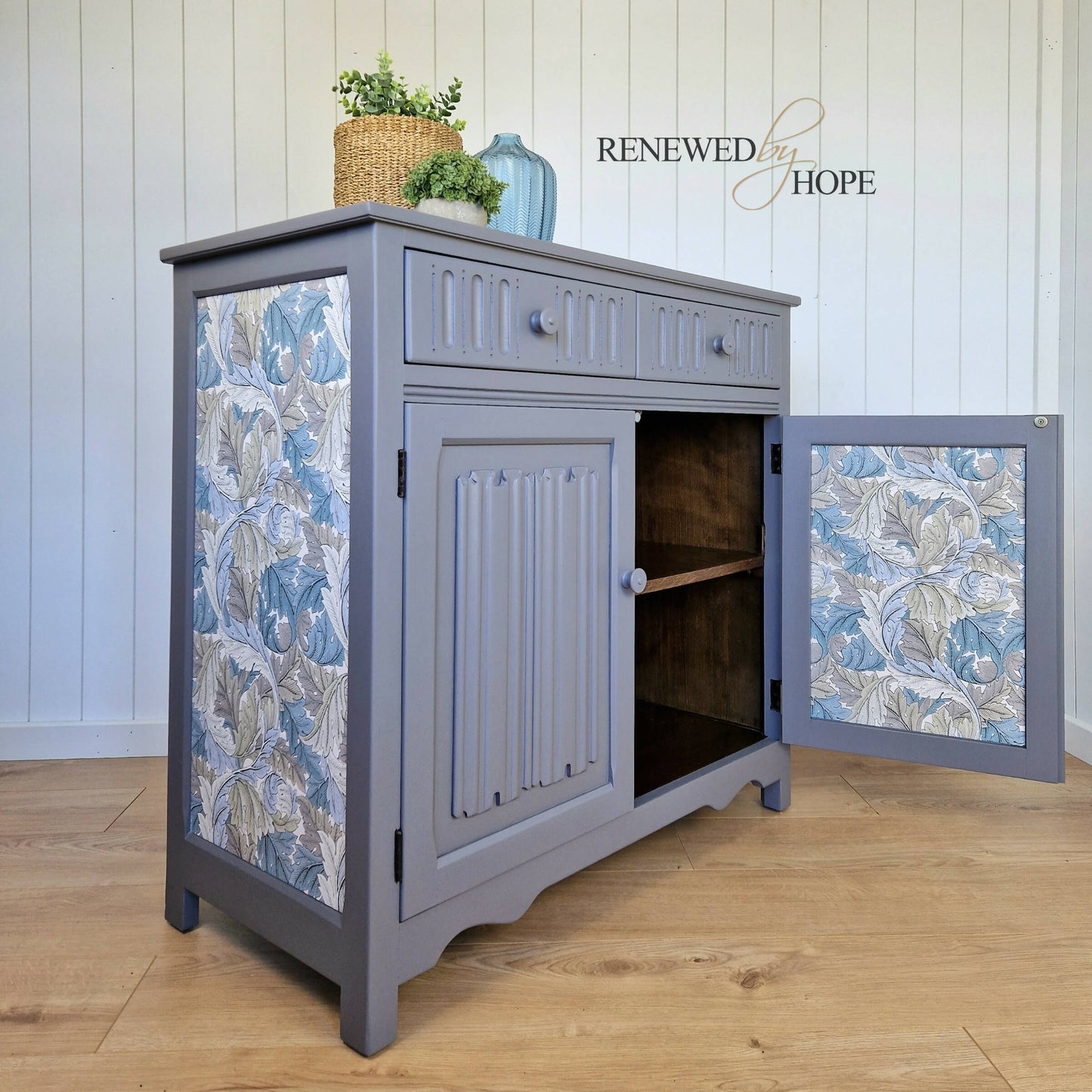 Grey Linenfold Sideboard with Morris Acanthus design (7)