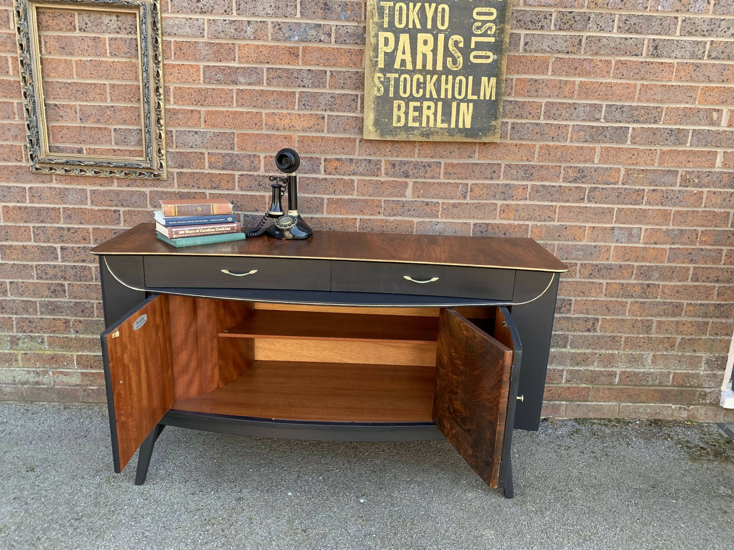 VINTAGE MID CENTURY MODERN BLACK BEAUTILITY SIDEBOARD WITH FABULOUS SIDE DRINKS CABINET