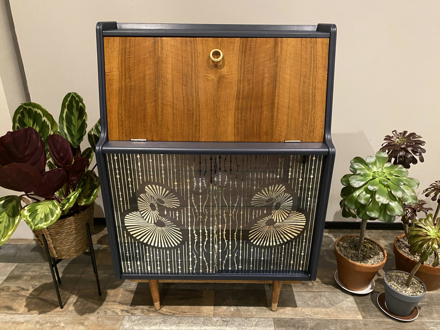 Retro Drinks / Cocktail Cabinet