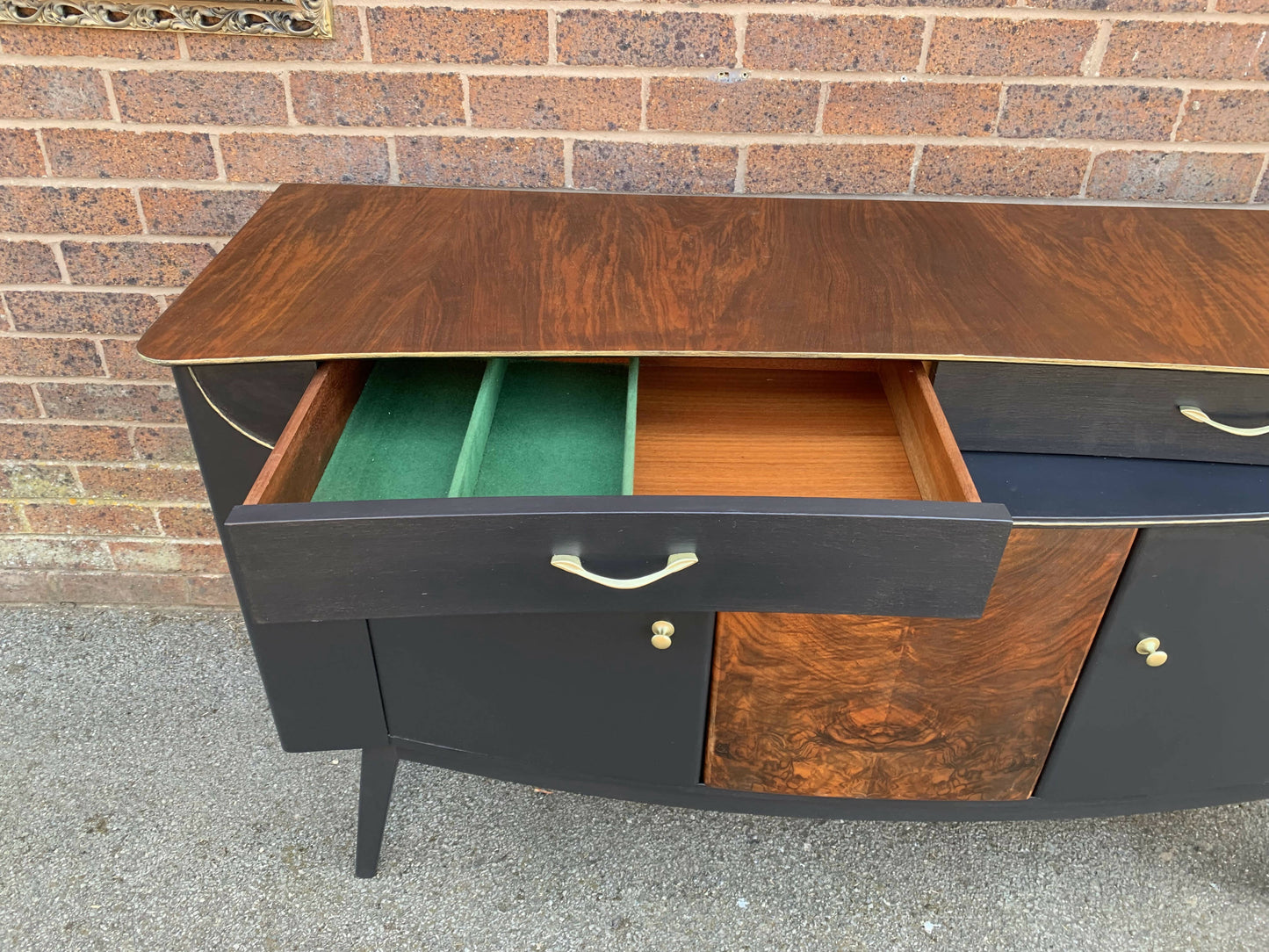 VINTAGE MID CENTURY MODERN BLACK BEAUTILITY SIDEBOARD WITH FABULOUS SIDE DRINKS CABINET