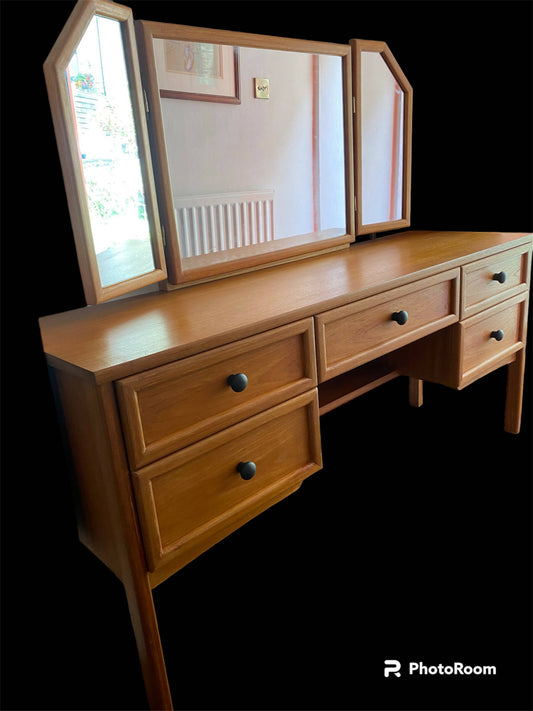Green Stag Dressing Table / Writing Desk – Upcite