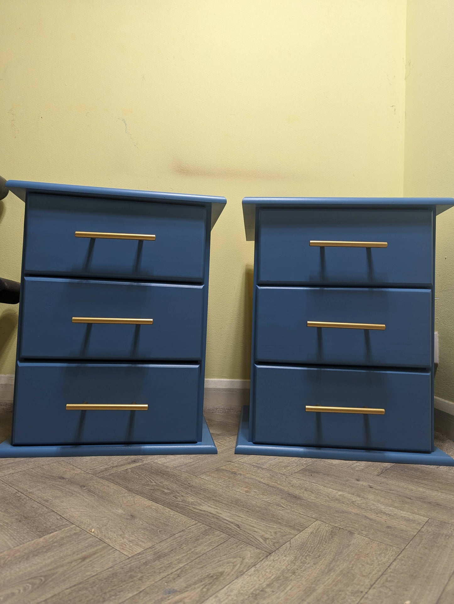 Bedside cabinets