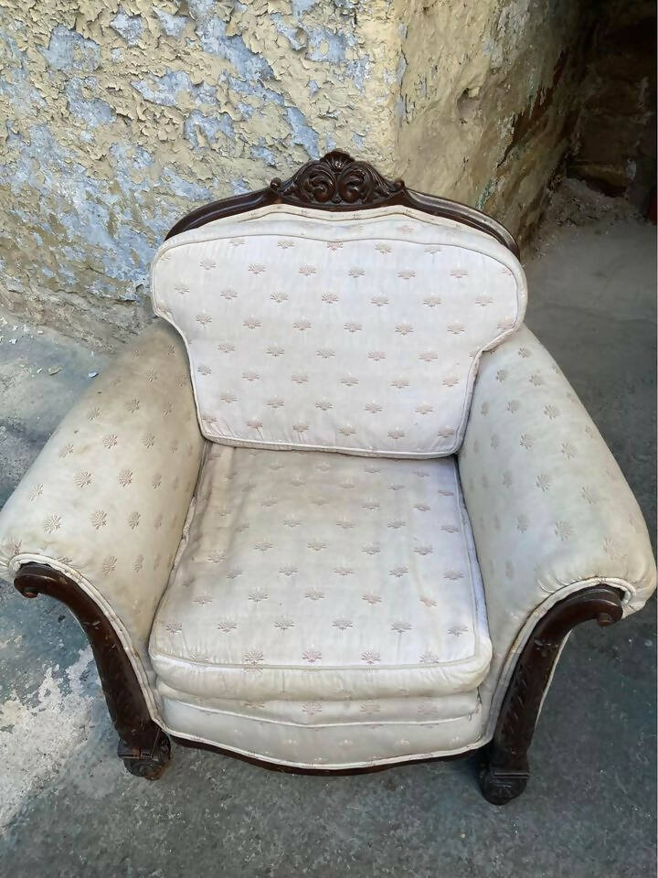 VINTAGE ARMCHAIR