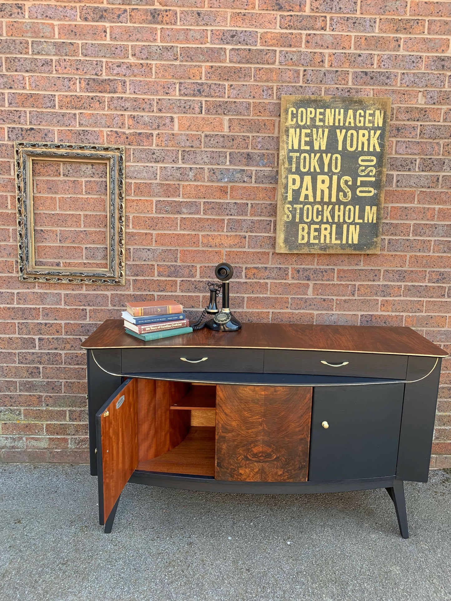 VINTAGE MID CENTURY MODERN BLACK BEAUTILITY SIDEBOARD WITH FABULOUS SIDE DRINKS CABINET