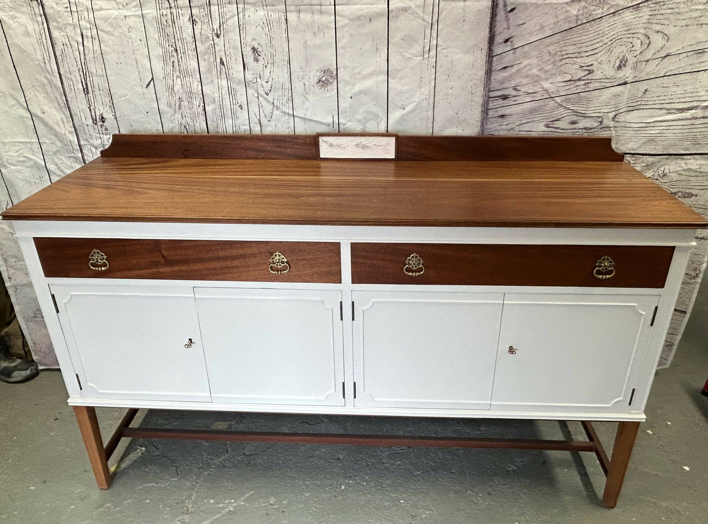 Sideboard/cabinet