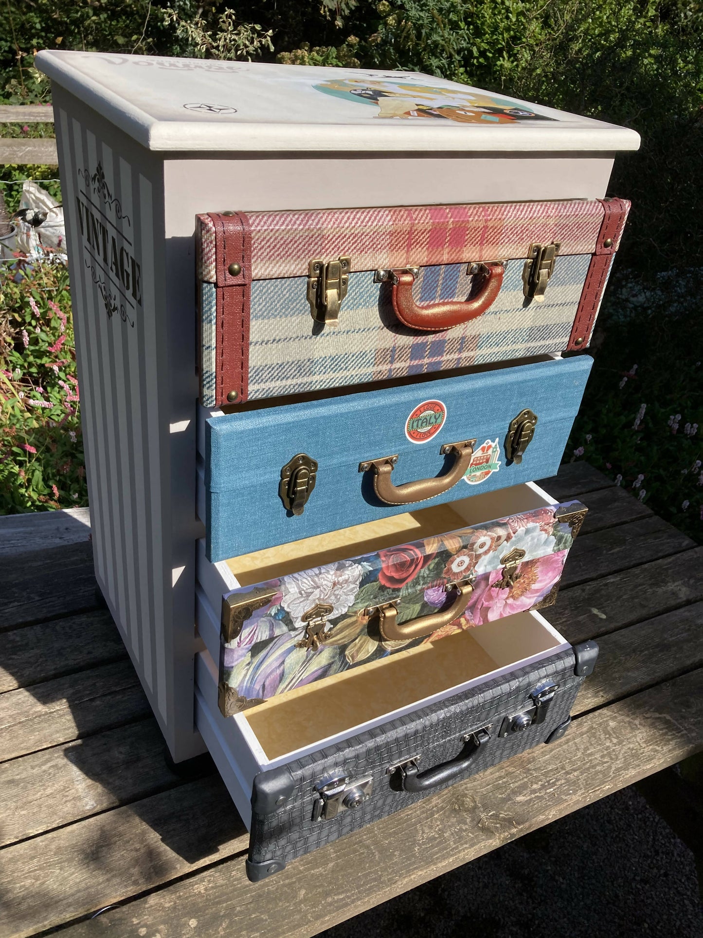 Stack of vintage suitcases ! Or is it !