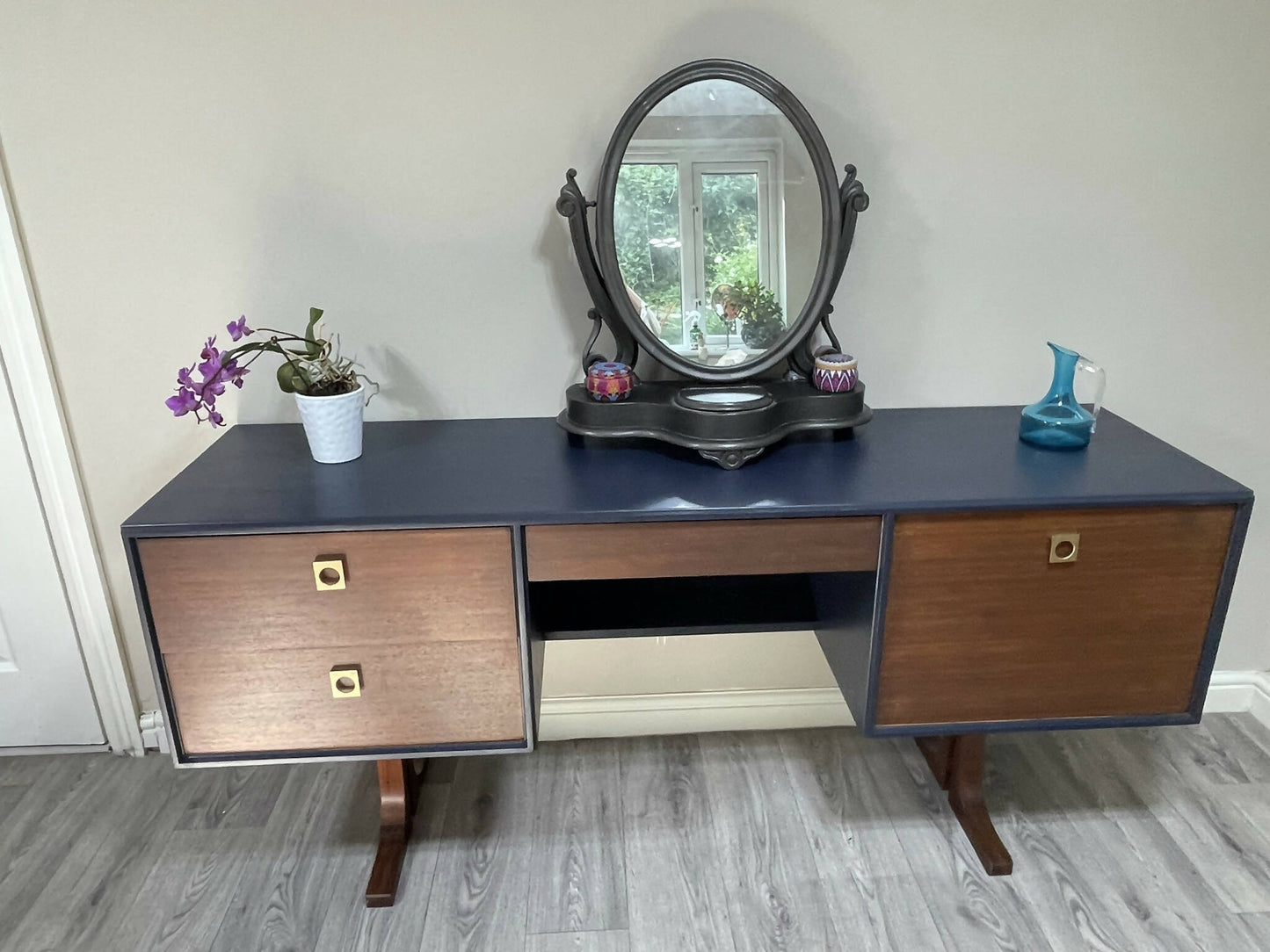 Mid Century Sideboard / Cabinet