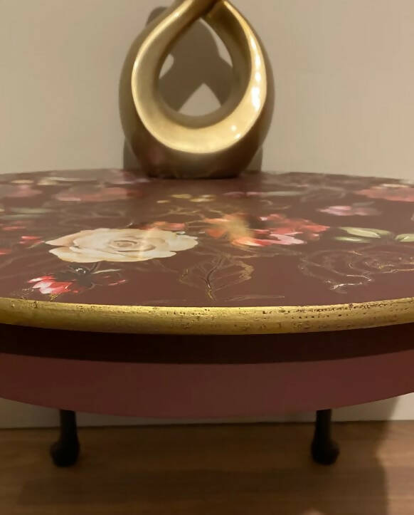 Small round coffee table, coffee table with Queen Anne legs, round table, occasional table, side table