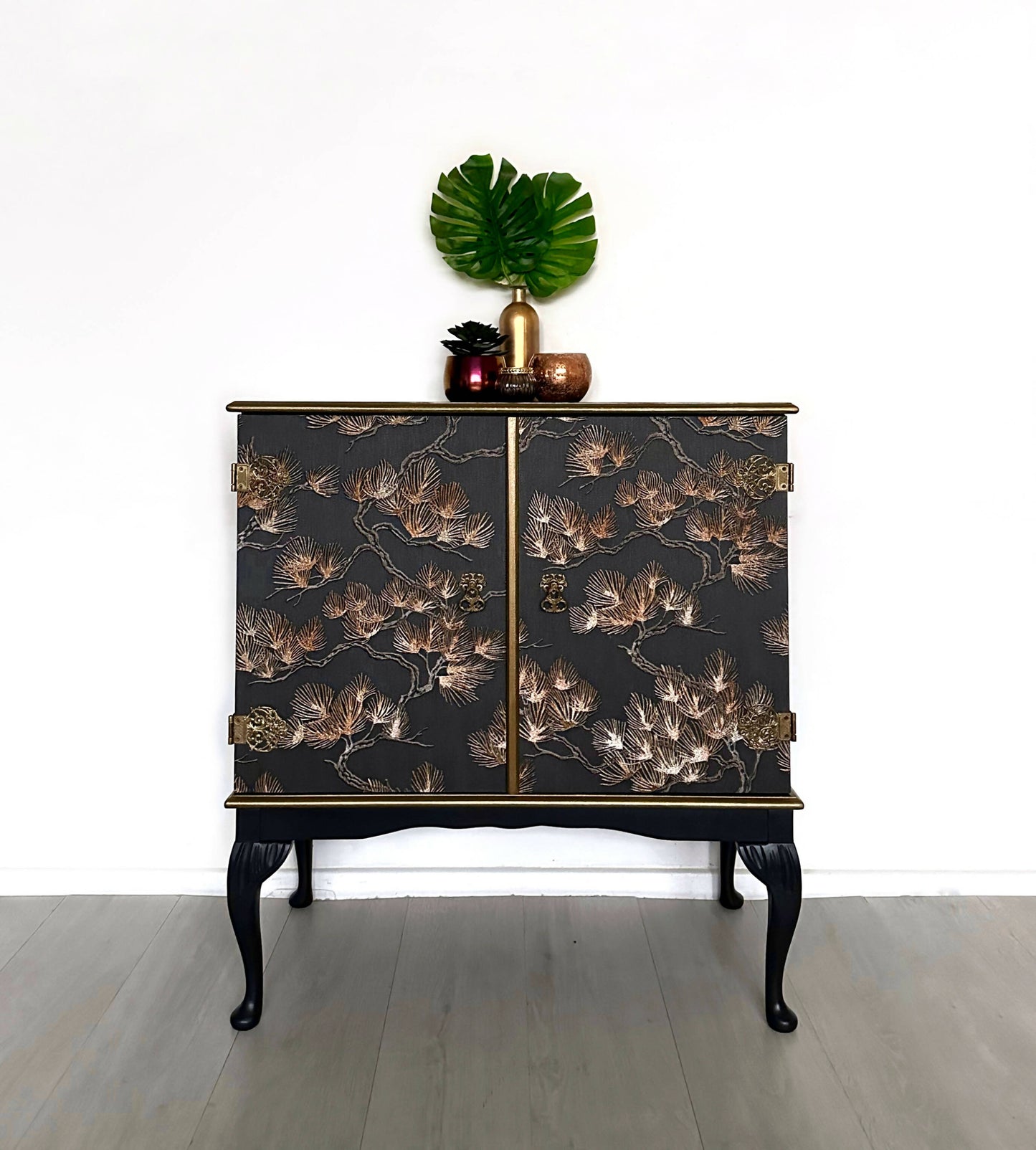 Black Art Deco Drinks Cocktail  Cabinet