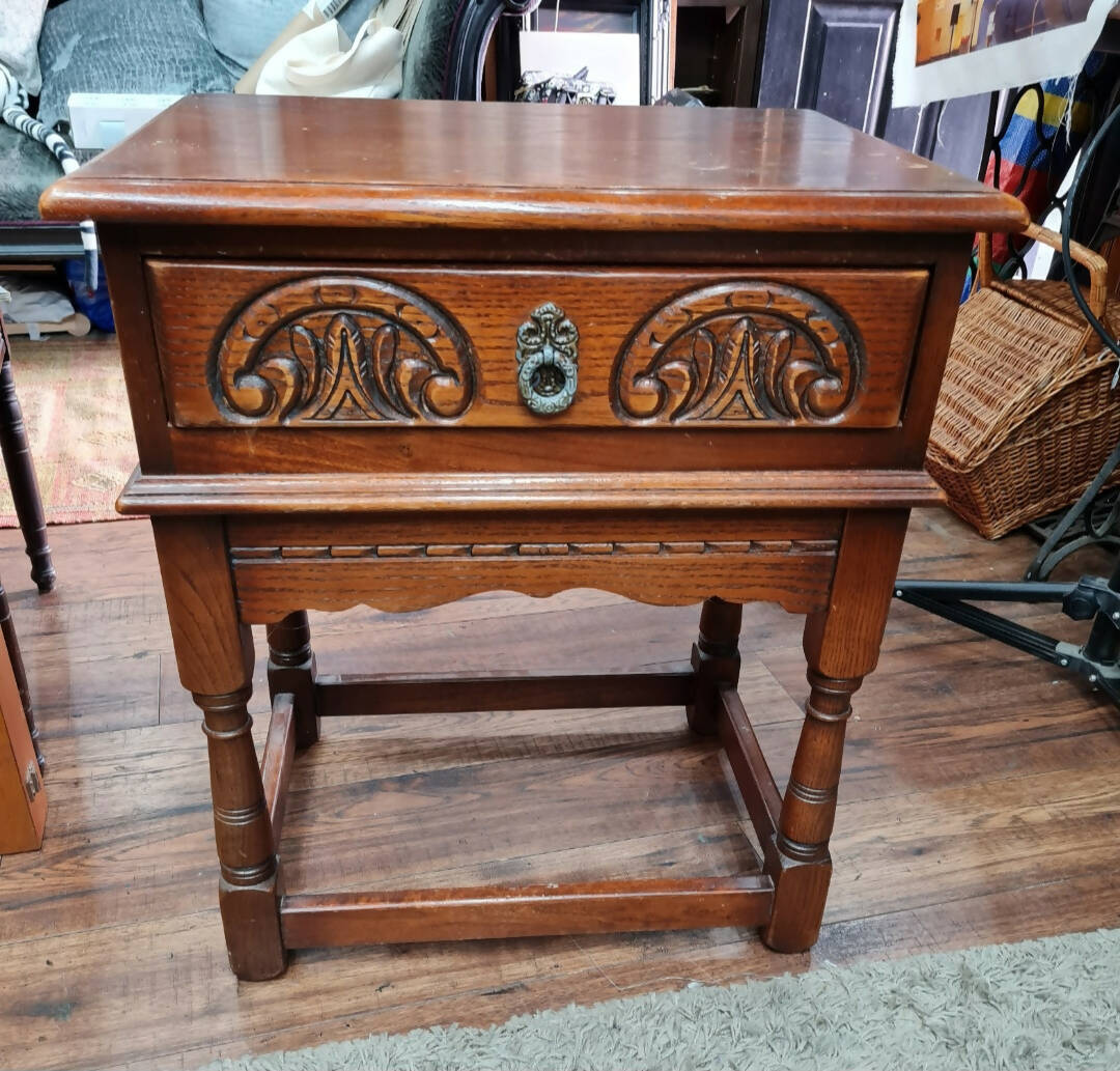 Old charm side table with drawer