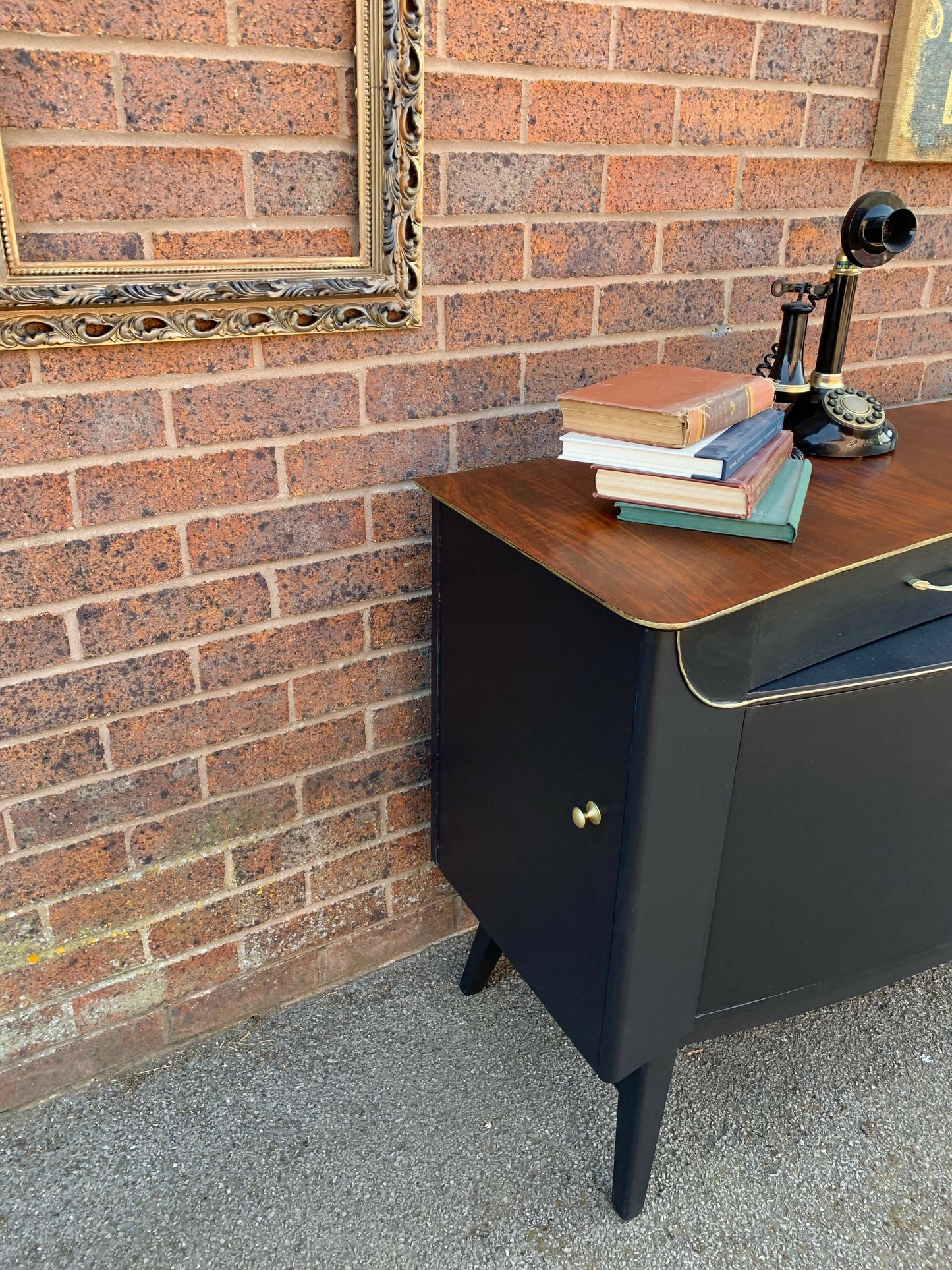 VINTAGE MID CENTURY MODERN BLACK BEAUTILITY SIDEBOARD WITH FABULOUS SIDE DRINKS CABINET