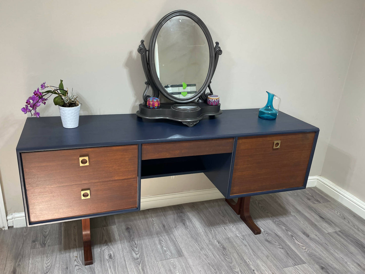 Mid Century Sideboard / Cabinet