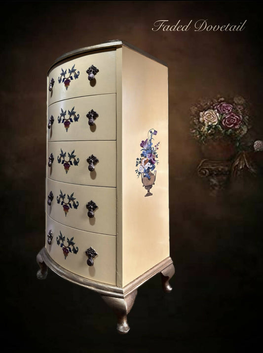 Venetian style chest of drawers